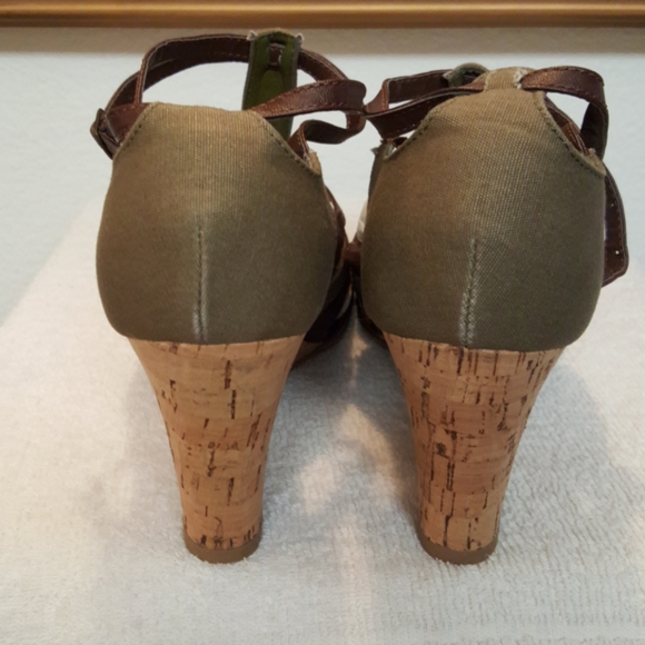 Shoe Dazzle Wedges - Picture 3 of 8